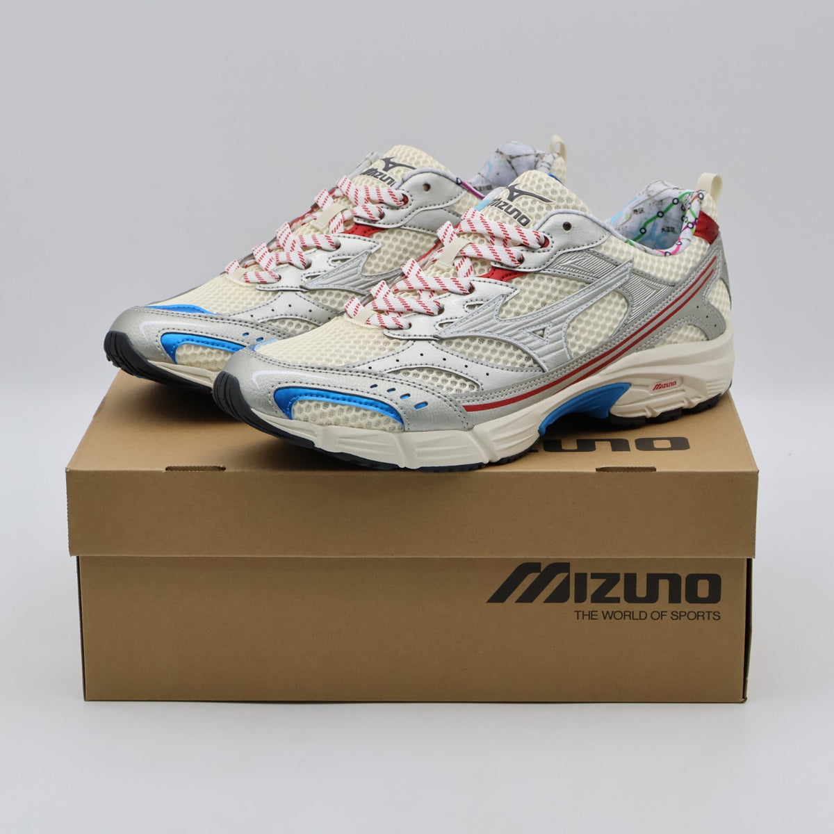 D1GA250801 Mizuno MXR Osaka Pack Off White Silver Red (Men's)