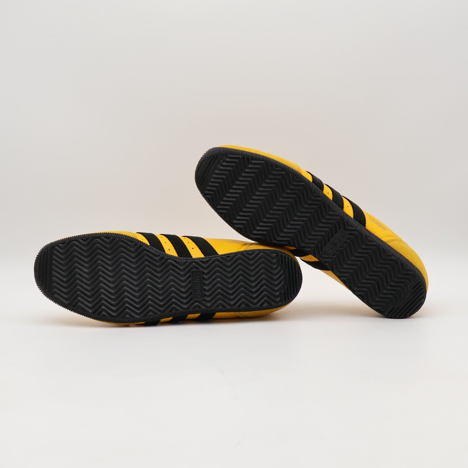 JI2665 adidas Originals Japan Core Yellow Core Black Gold Metallic (Women's)