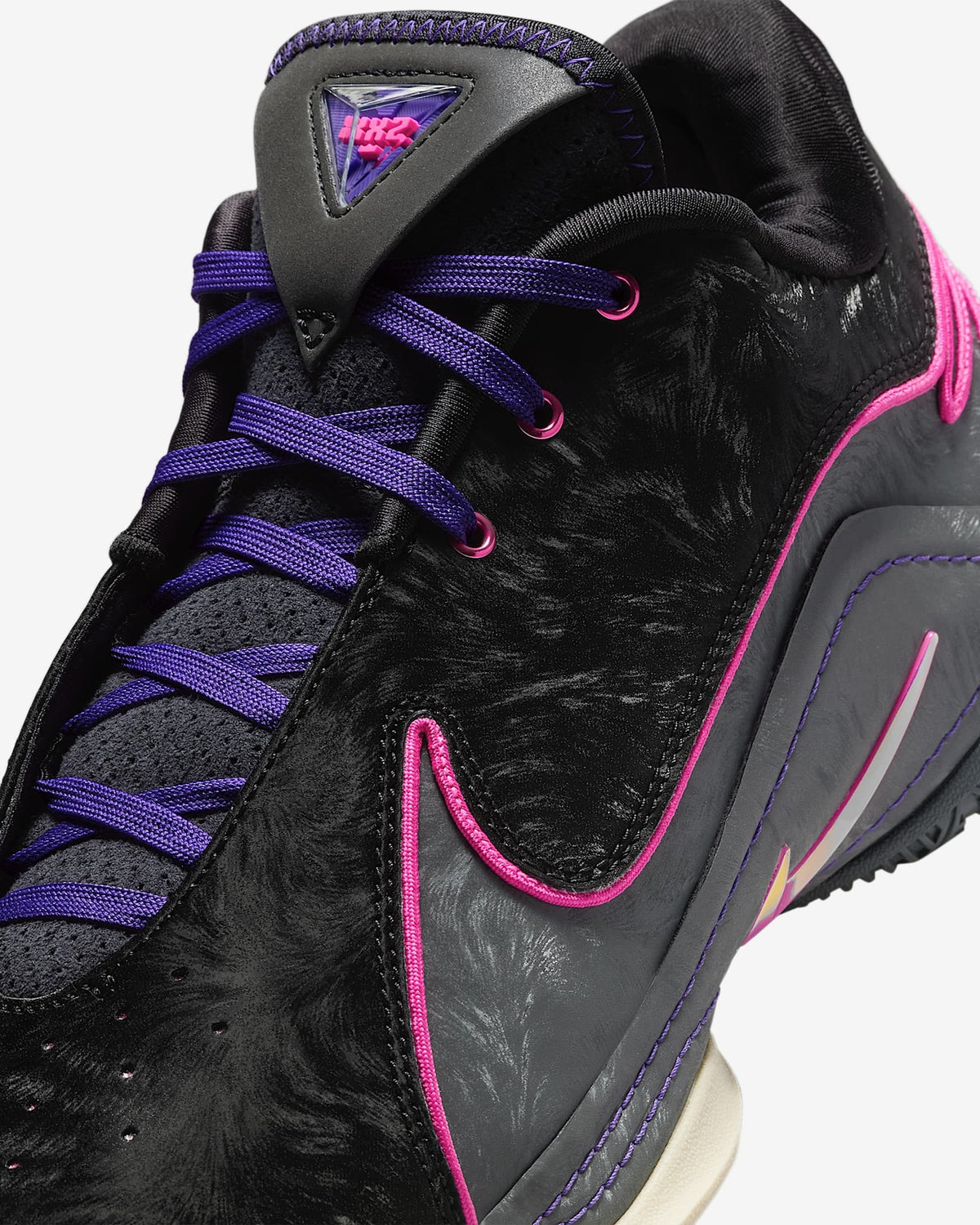 FZ1095-001 Nike LeBron 22 Tunnel Vision FZ1094-001 (Men's)