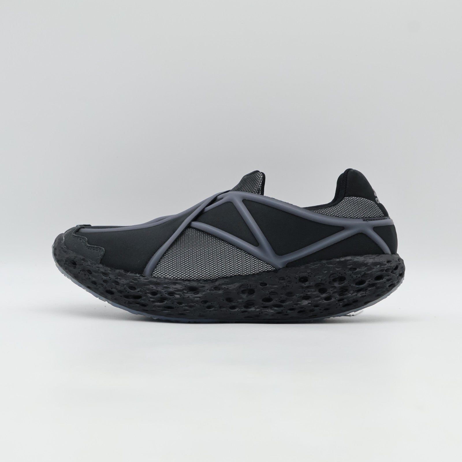 JR0830 adidas Zponge Flux Carbon Iron Metallic Core Black (Men's)