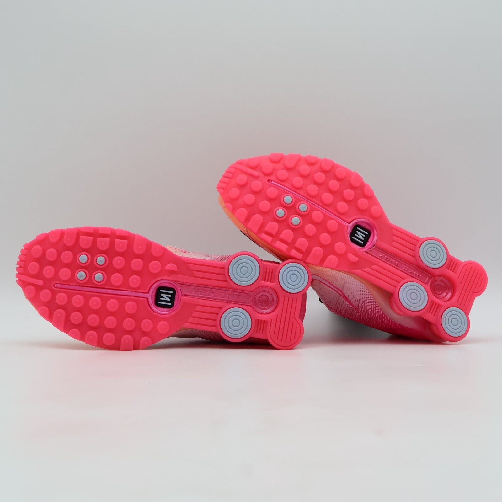 IH2343-600 Nike Shox R4 Hyper Pink Atomic Pink (Women's)