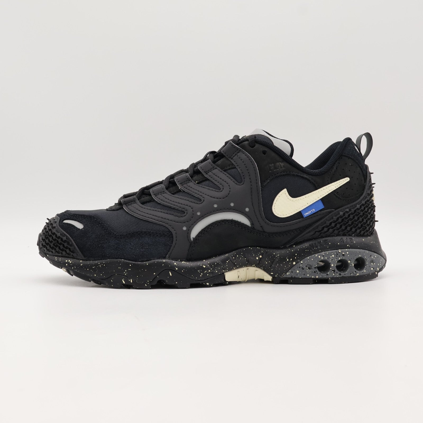 FN7546-002 UNDEFEATED Nike Air Terra Humara Black (Men's)