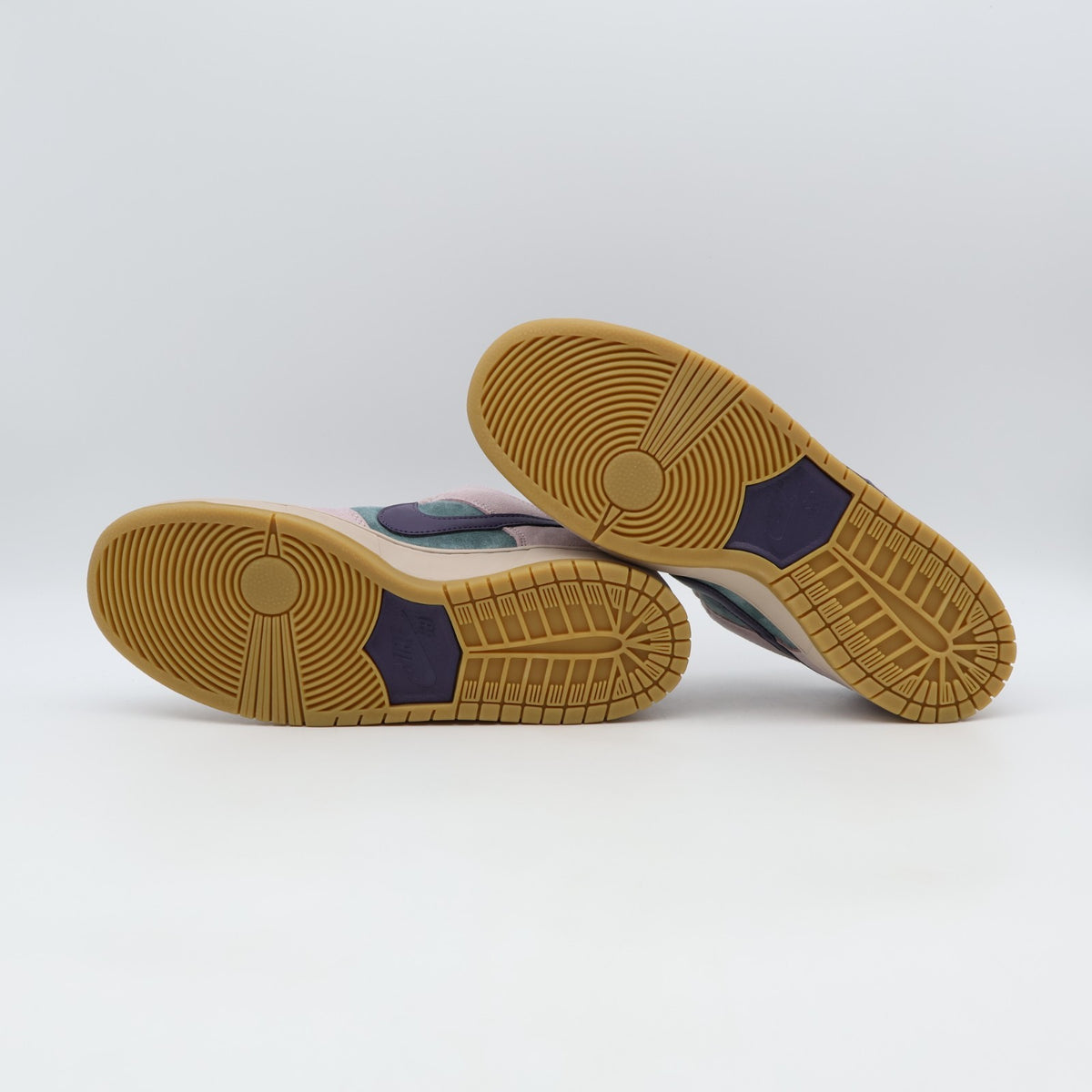 HQ1625-300 Nike SB Dunk Low Pro "Mineral Slate/Particle Rose"