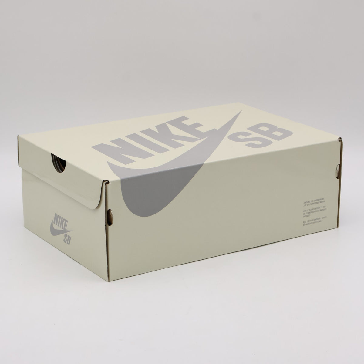 HM5837-100 ANTIHERO Ã Nike SB Dunk High QS White (Men's)
