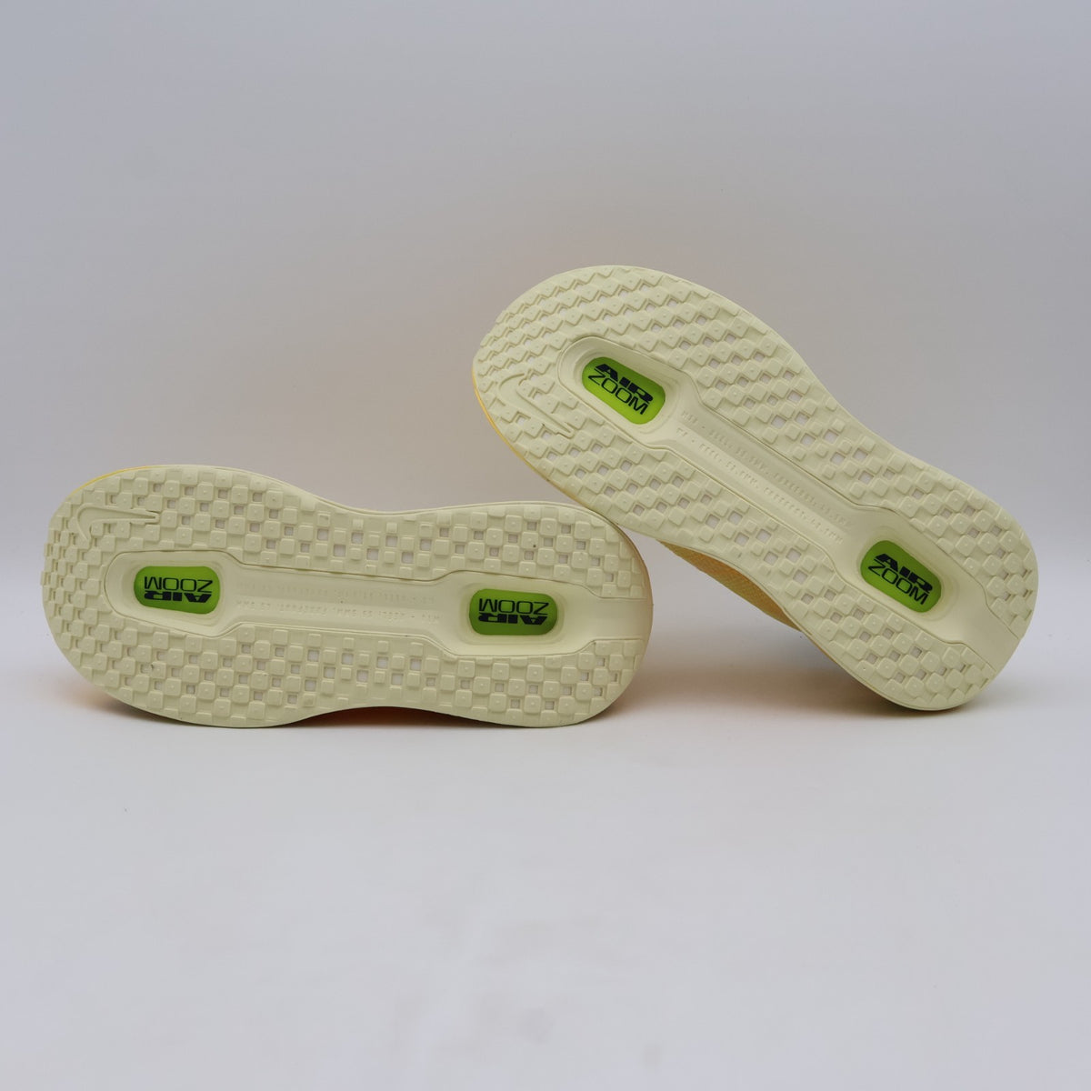 HQ2050-701 Nike Vomero Premium Alabaster (Men's)