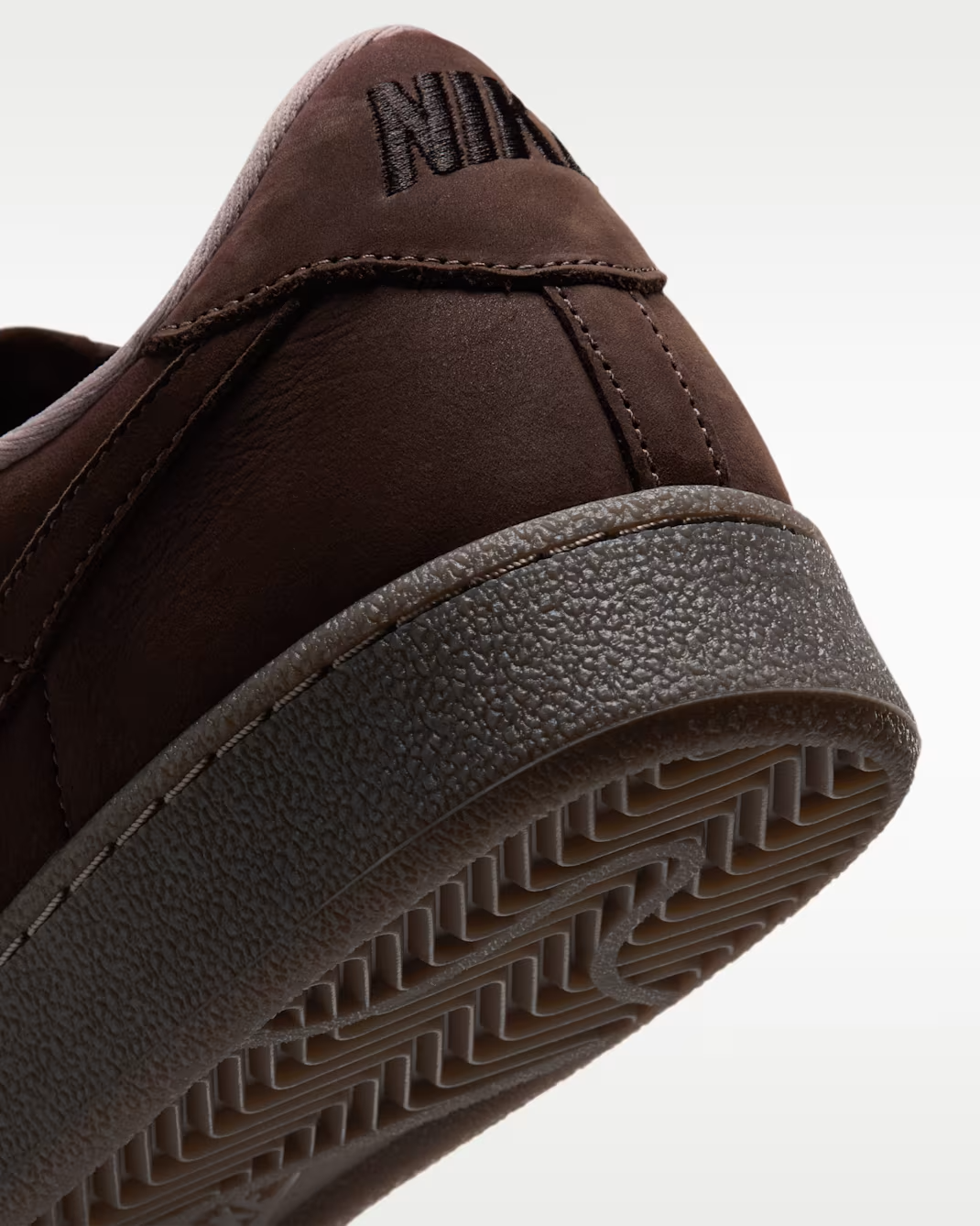 IX0365-200 Nike Tennis Classic CS PRM "Light Chocolate/Gum Dark Brown"