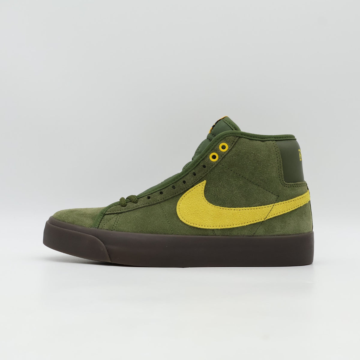HM5838-300 ANTIHERO Ã Nike SB Zoom Blazer Mid QS Rough Green Amarillo (Men's)