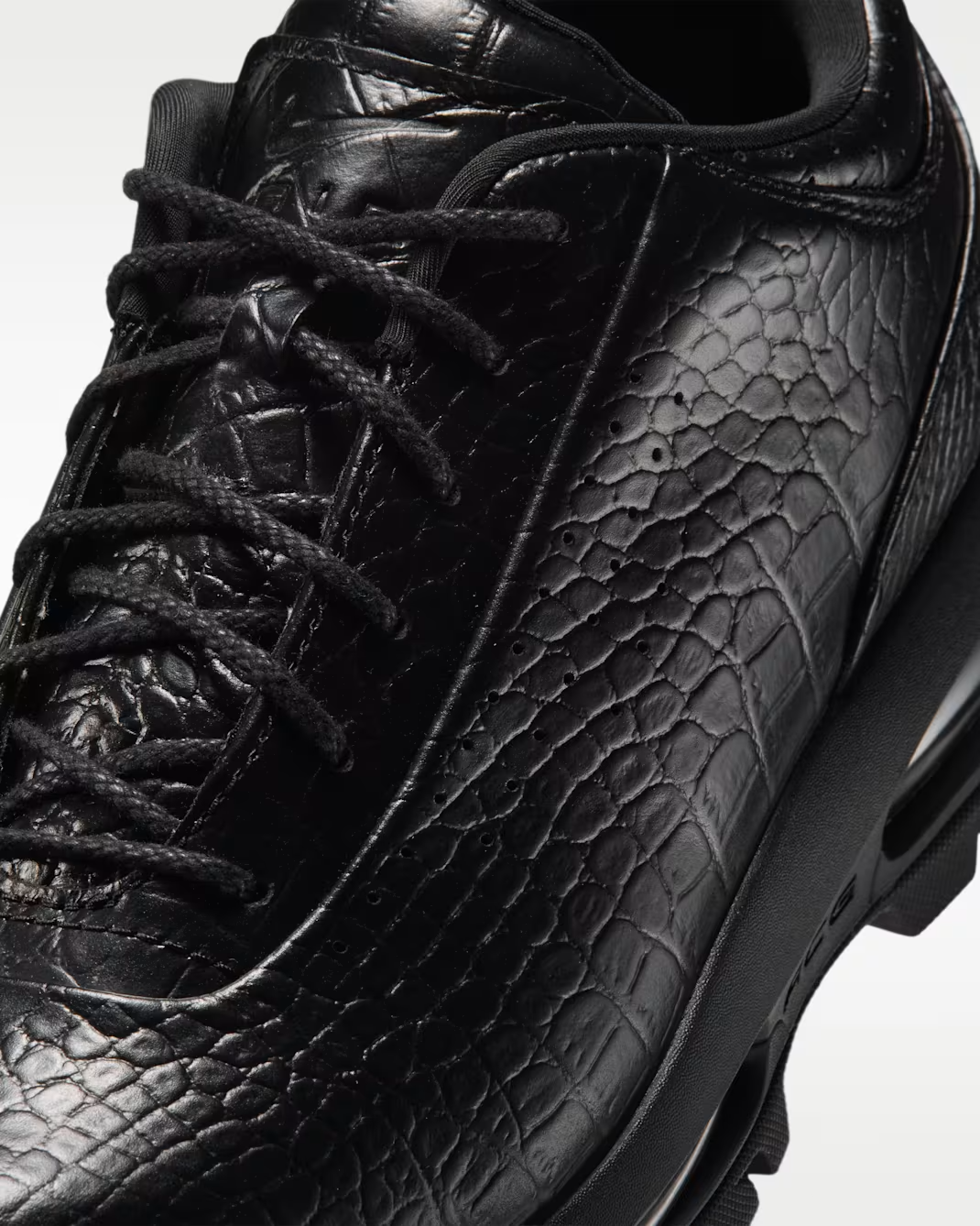 IV4517-001 Nike Air Max Goadome Low "Black/Croc" (Men's)