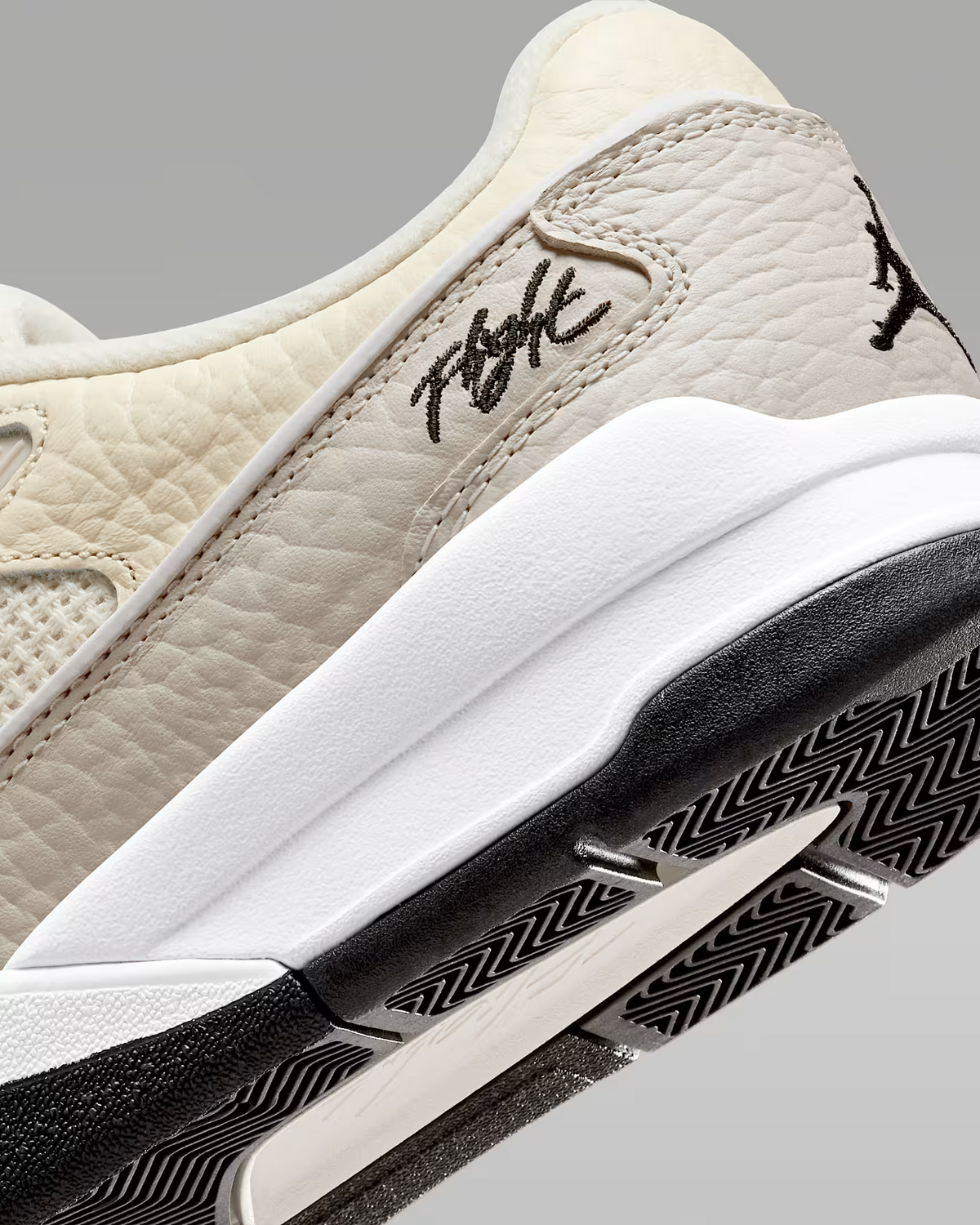 IH4105-113  Nike Jordan Flight Court  Shoes Coconut Milk  (Womenâs)