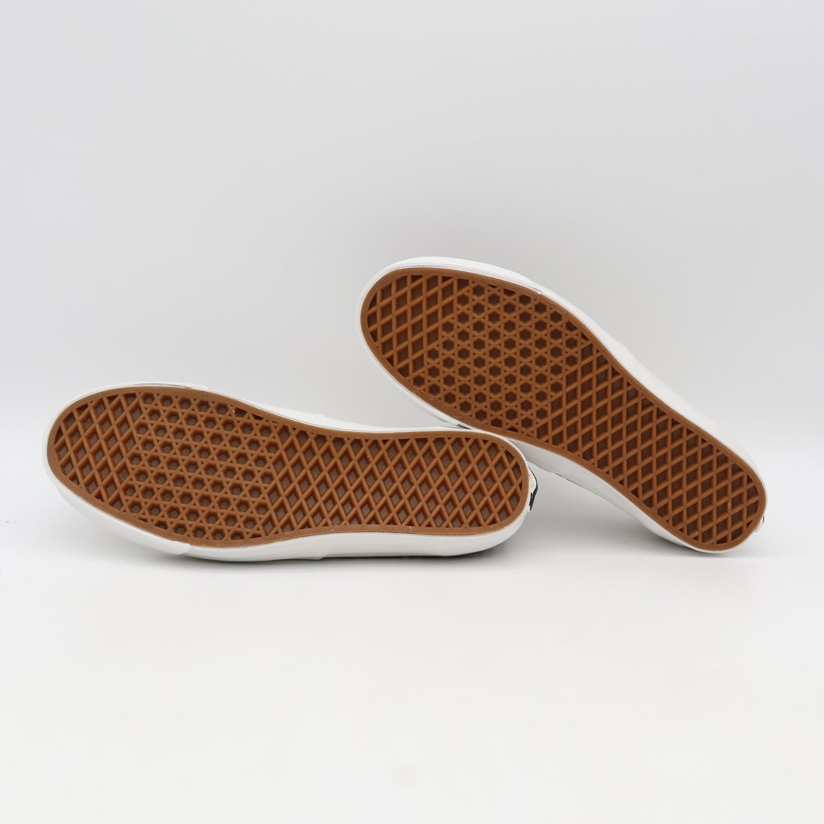 VN000EEUUY6 CDG (COMME des GARCONS) Ã OTW by Vans Authentic White (Men's)