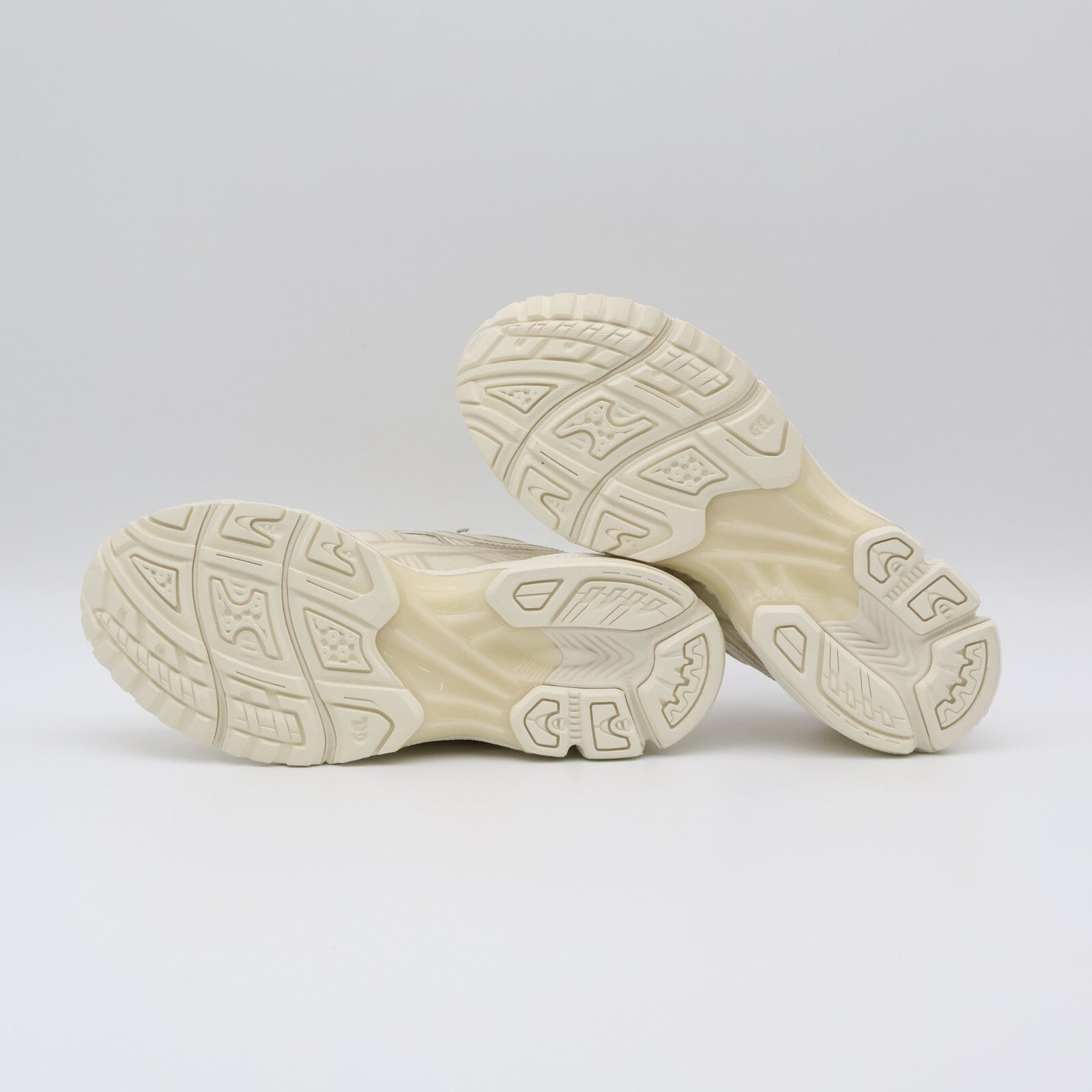 1201A975-100 SBTG Limited Edt Asics Gel-Kayano 14 Cream (Men's)