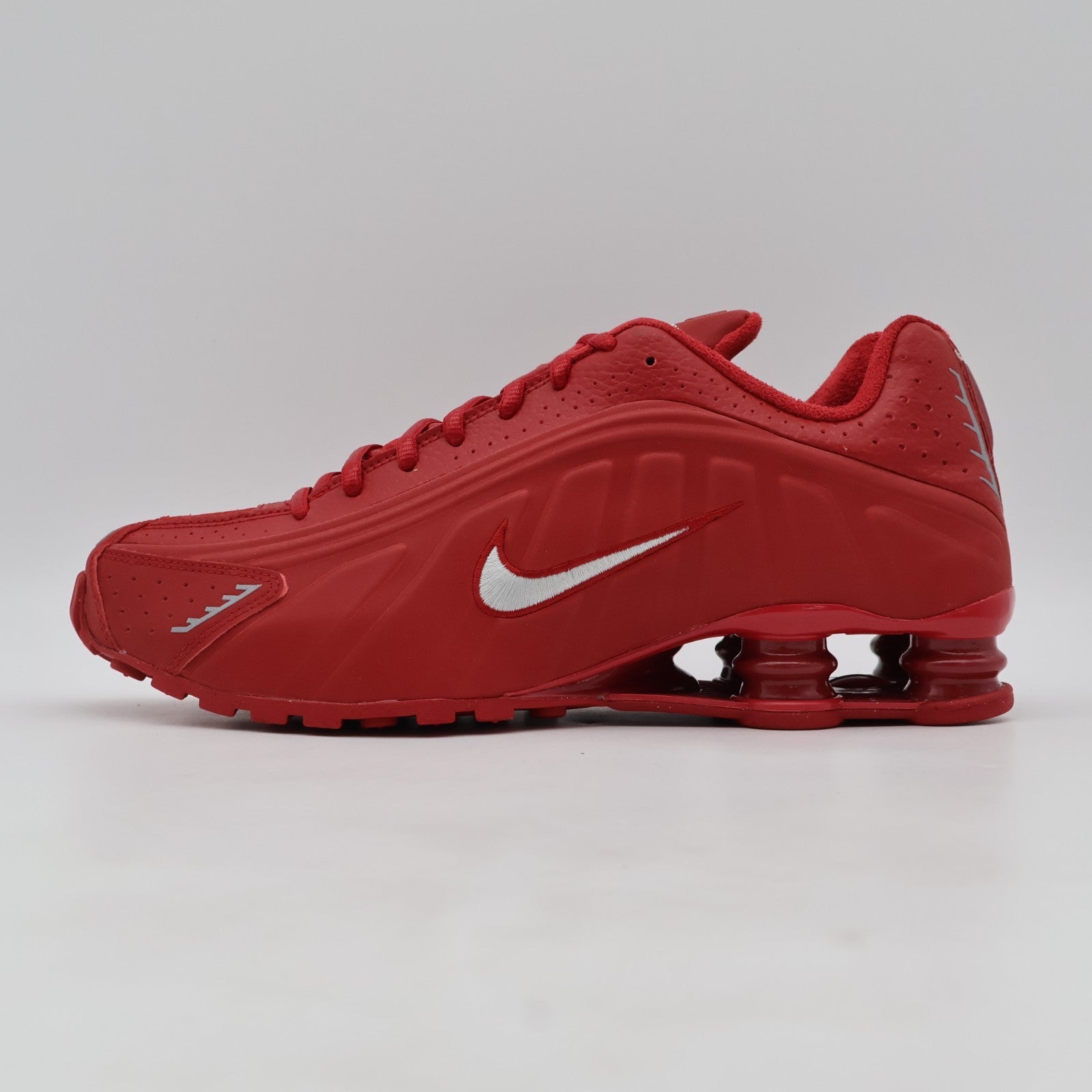 IQ0608-687 Nike Shox R4 Gym Red Metallic Silver (Men's)