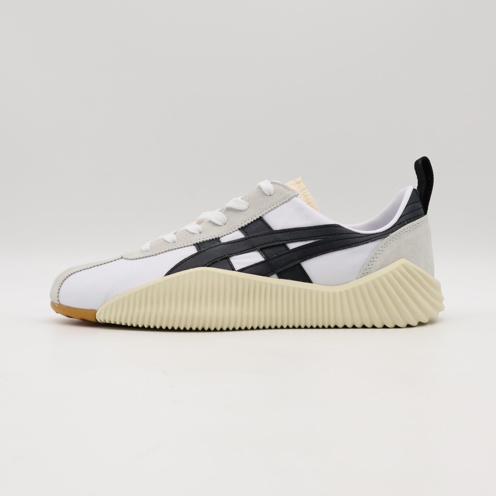 1183B257-101 Onitsuka Tiger Acromount White Black (Men's)