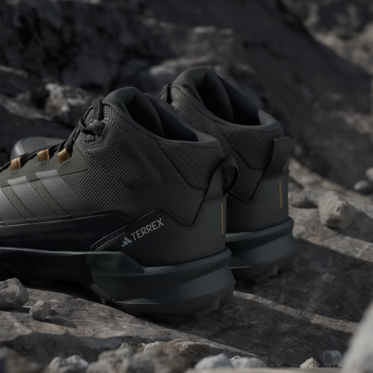 JR3980 adidas Terrex Skychaser AX5 Mid GORE-TEX Hiking (Men's)