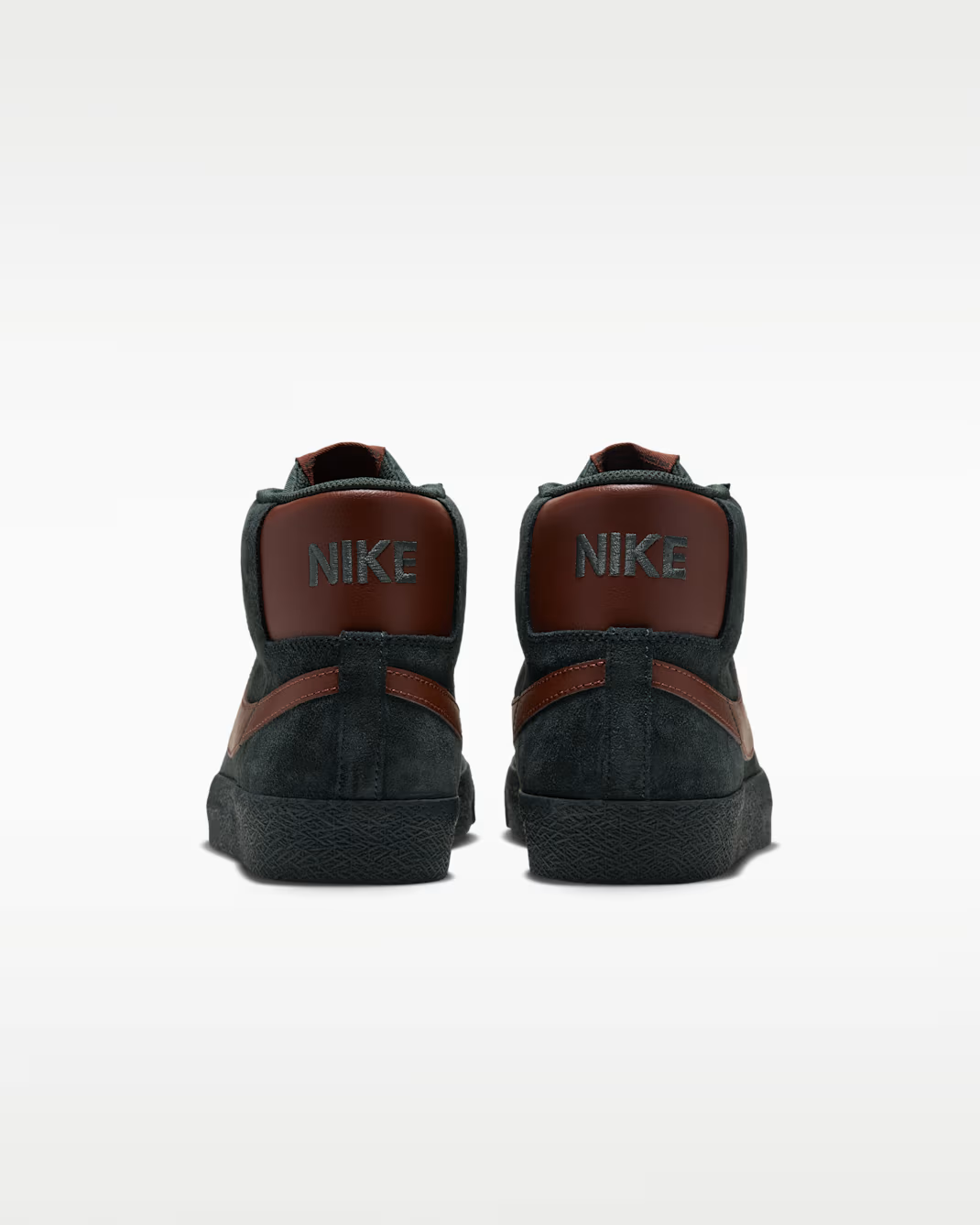 IO0667-300 Nike SB Zoom Blazer Mid "Black Spruce/Corduroy Brown" (Men's)