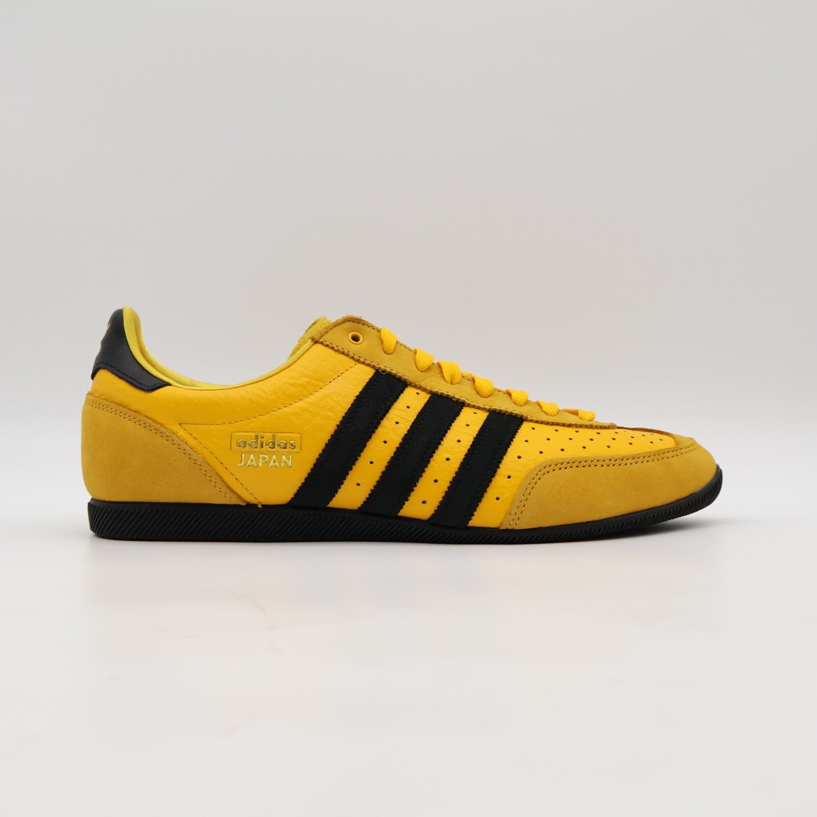 JI2665 adidas Originals Japan Core Yellow Core Black Gold Metallic (Women's)