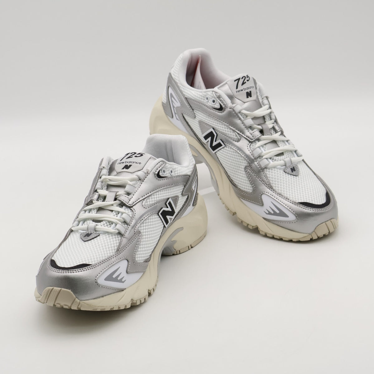 ML725CG New Balance 725 White Black (Men's)