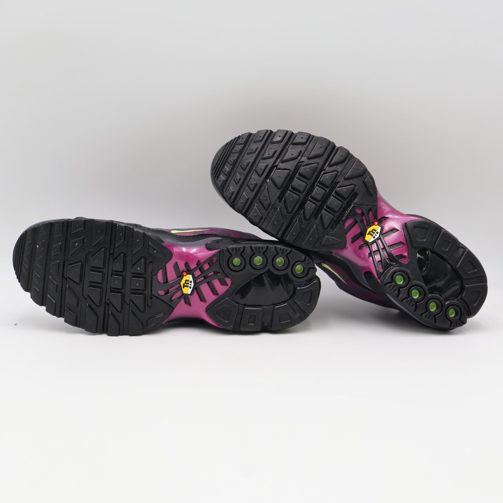 IR5898-573 Nike Air Max Plus OG "Dark Raisin/Black" (Men's)