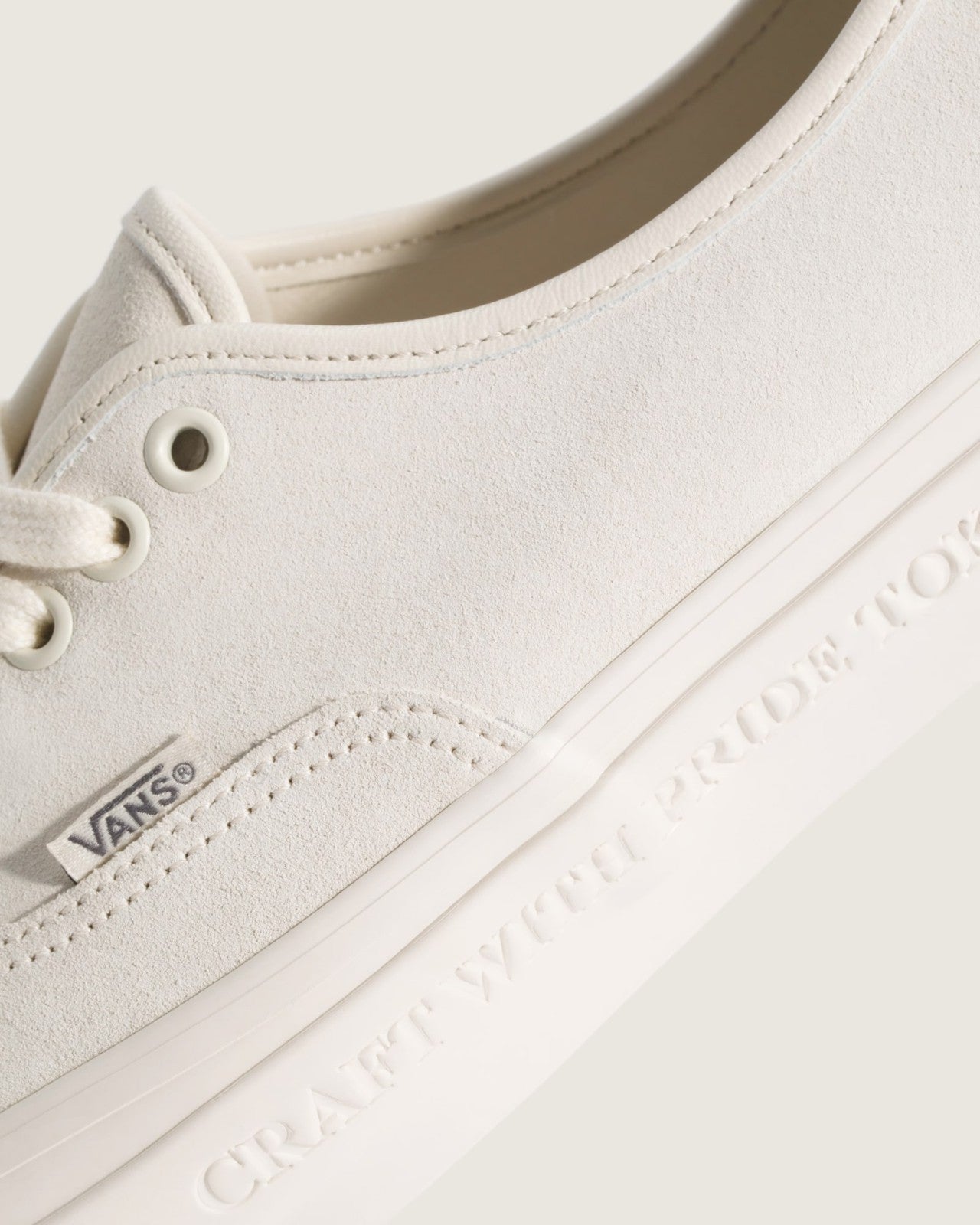 VN000XVJ7VJ NEIGHBORHOOD Ã OTW by Vans Authentic 44 "Natural" (Men's)