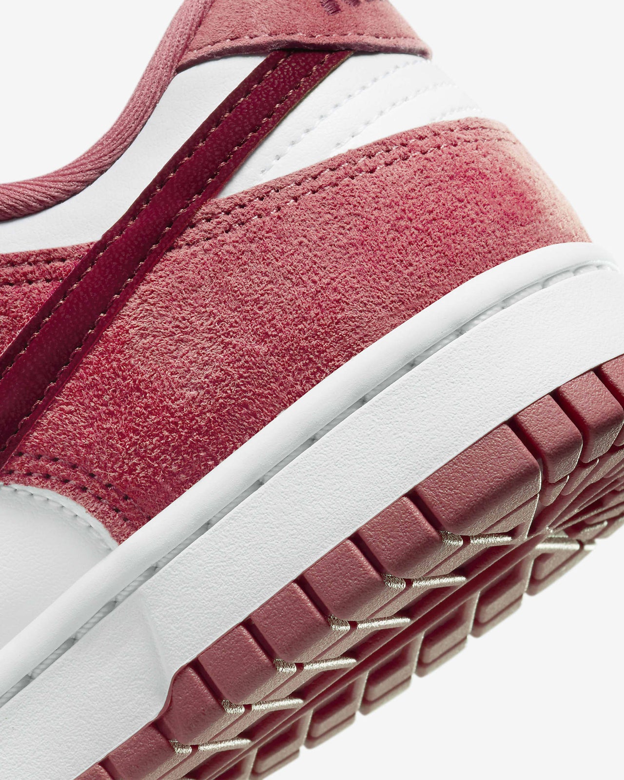 FQ7056-100 Nike Dunk Low Valentineâs Day (Women's)