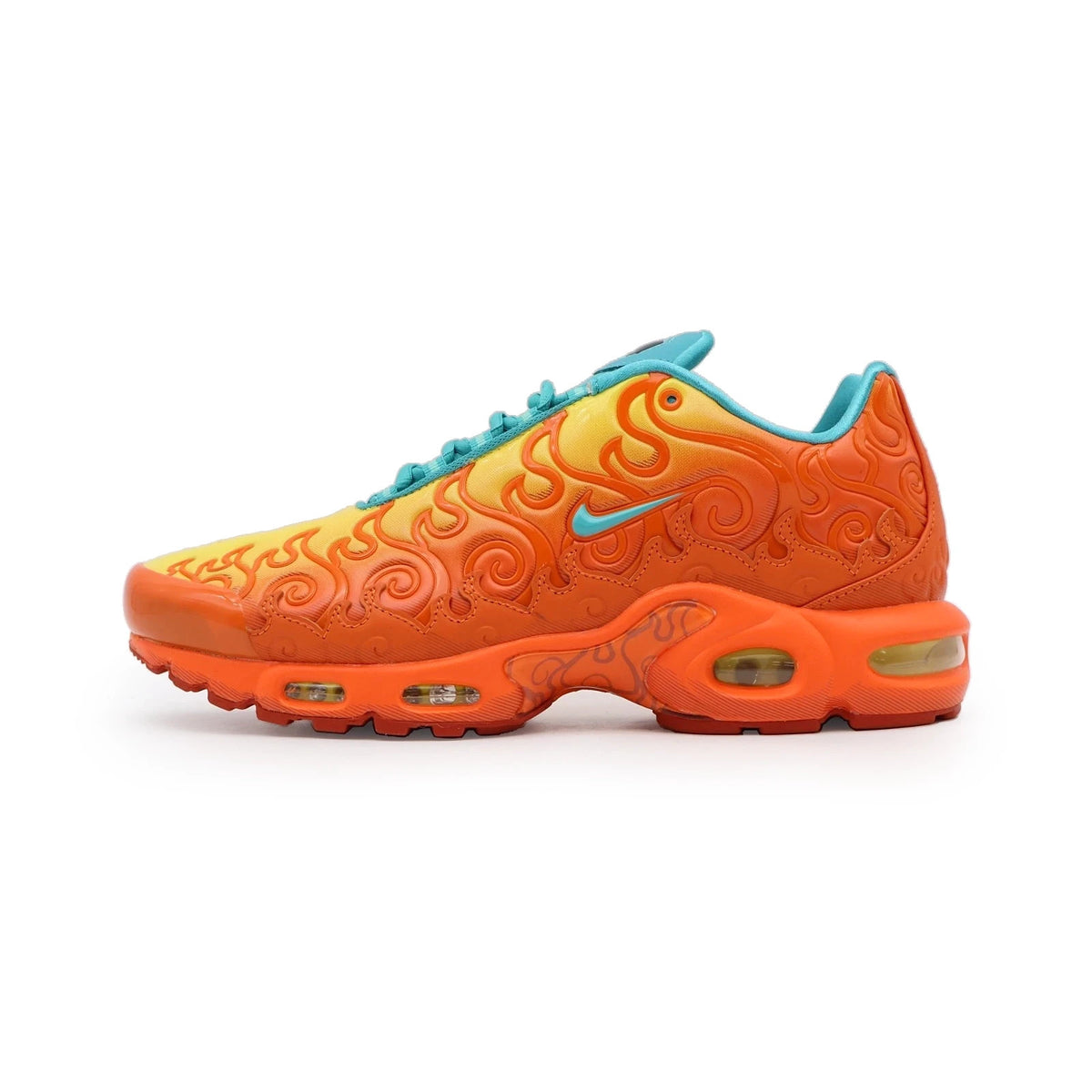 IW1283-800 One Piece Ã Nike Air Max Plus "Devil Fruits/Mera Mera" (Men's)