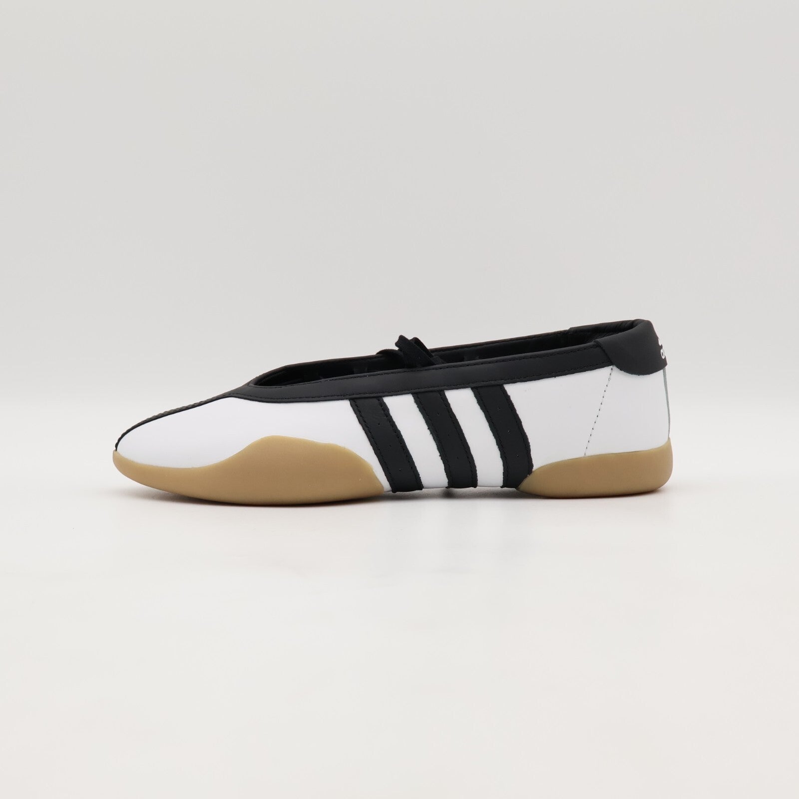 JR7030 adidas Originals Taekwondo Mei Cloud White Core Black Gum (Women's)