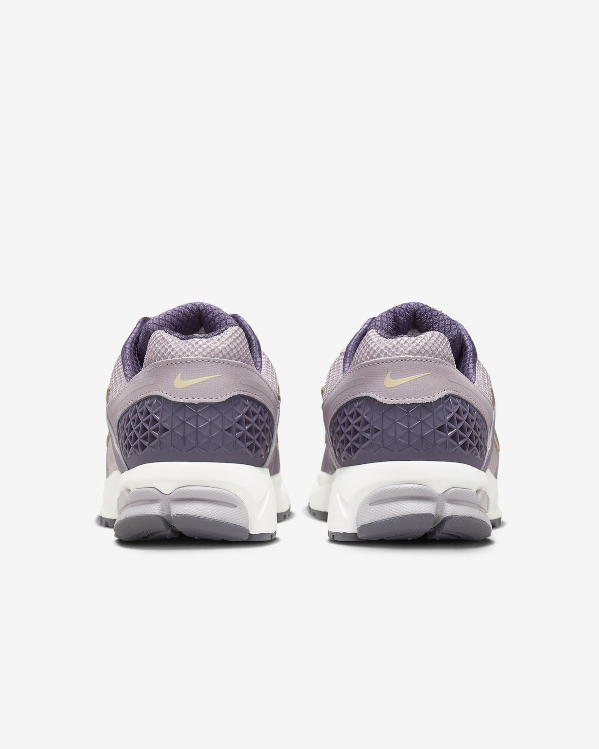 HQ3643-019 Nike Zoom Vomero 5 Platinum Violet Light Violet Ore Team Gold (Men's)