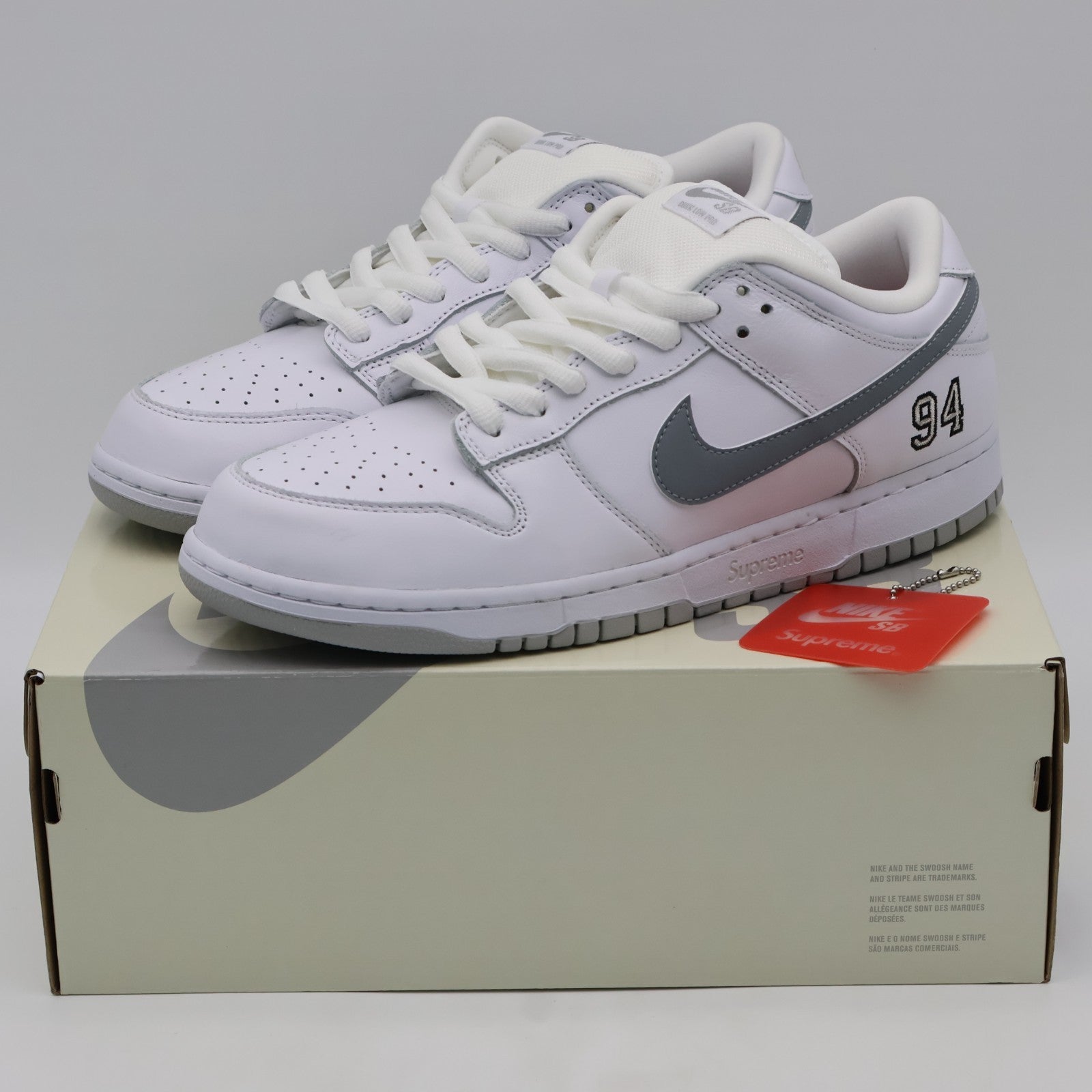 HQ8487-100 Supreme Nike SB Dunk Low White Metallic Silver (25FW Week2) (Men's)