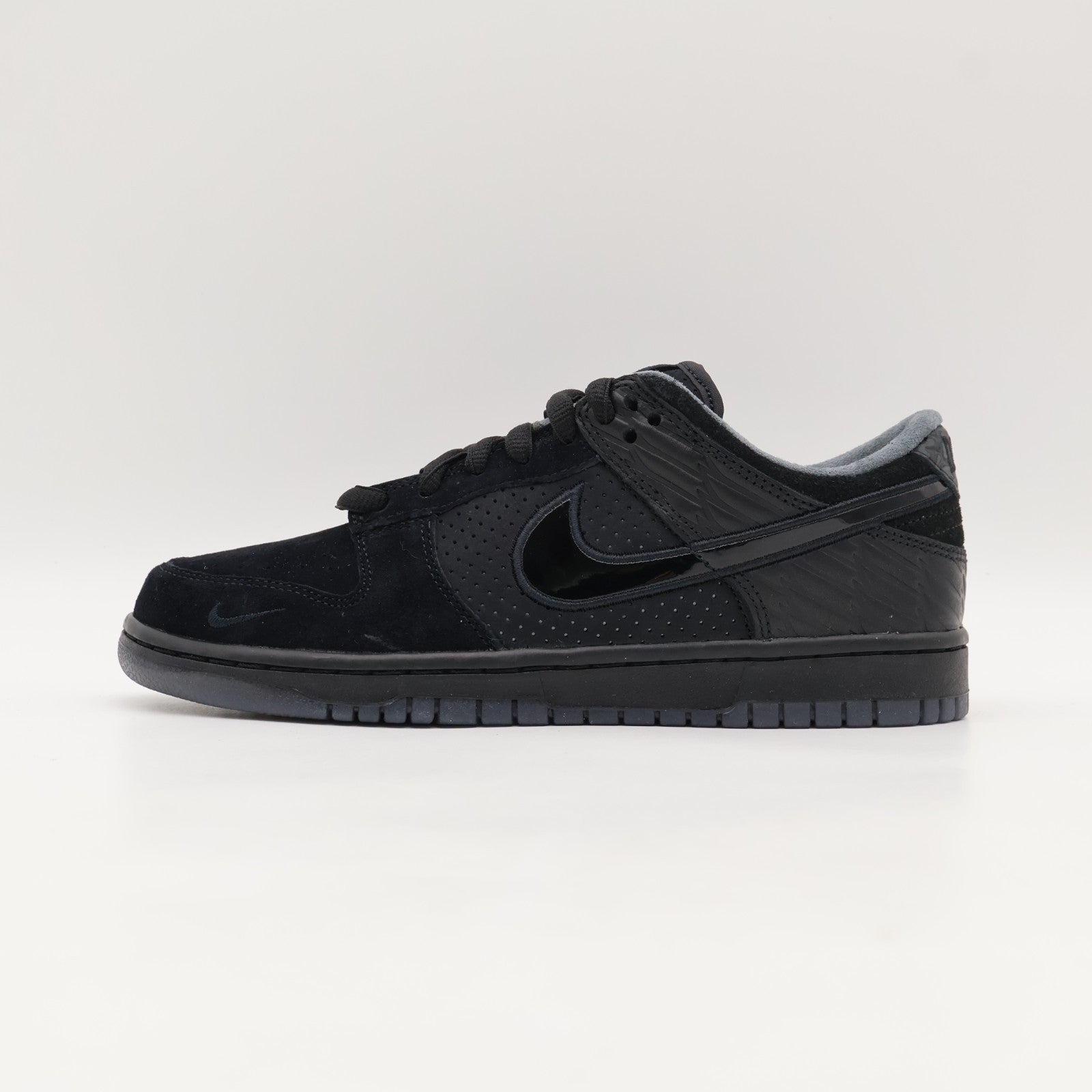 HV1470-001 Division Street Nike Dunk Low Lux Oregon Black (Men's)