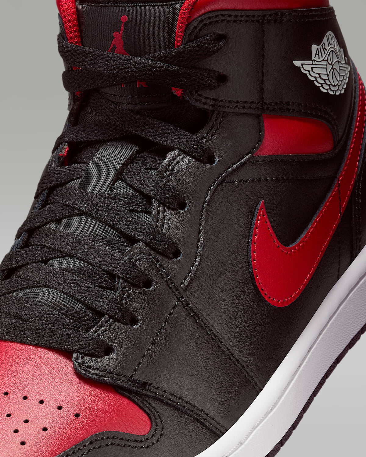DQ8426-067 Nike Air Jordan 1 Mid Bred (Men's)