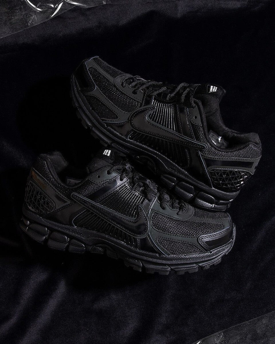 FZ3313-001 Dover Street Market (DSM) Nike Zoom Vomero 5 Black (Men's)