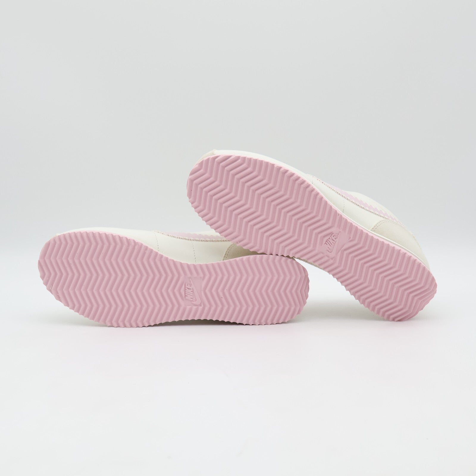 HV6012-161 Nike Women's Cortez Valentine's Day (Women's)