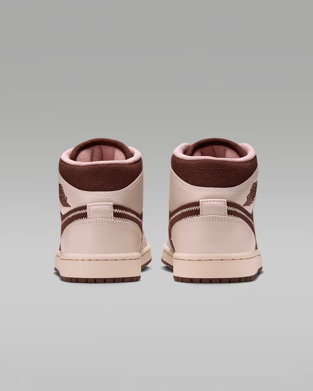 IQ7607-200 AIR JORDAN 1 MID SE (Women's)