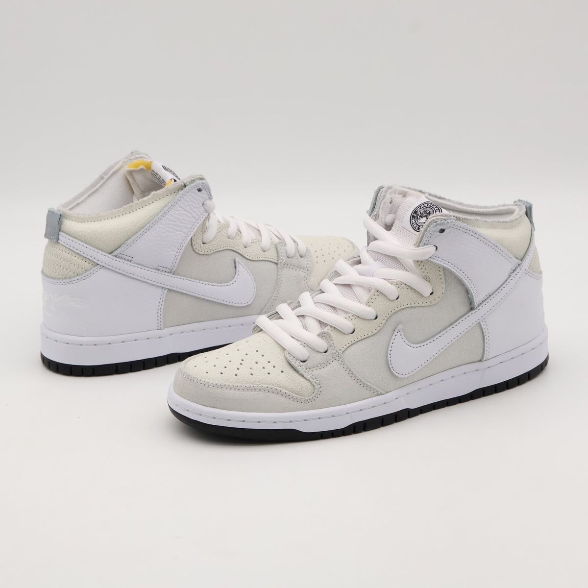 HM5837-100 ANTIHERO Ã Nike SB Dunk High QS White (Men's)