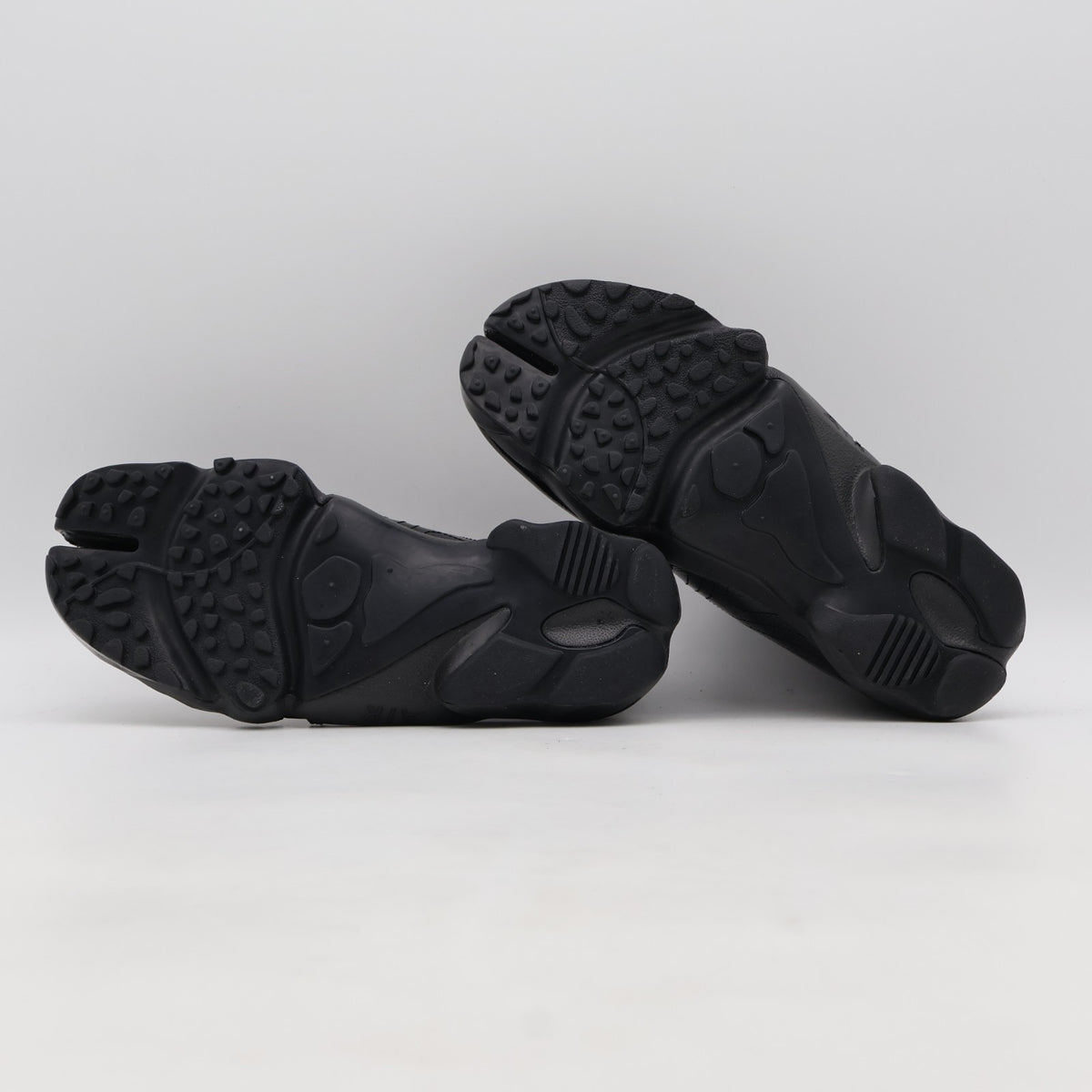 IB8954-001 Nike Air Rift Luxury Leather Black (Women's)