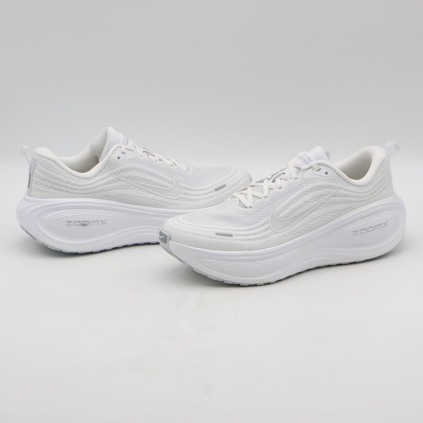 HV8150-102 Nike Vomero Plus White Photon Dust Metallic Silver Summit (Men's)