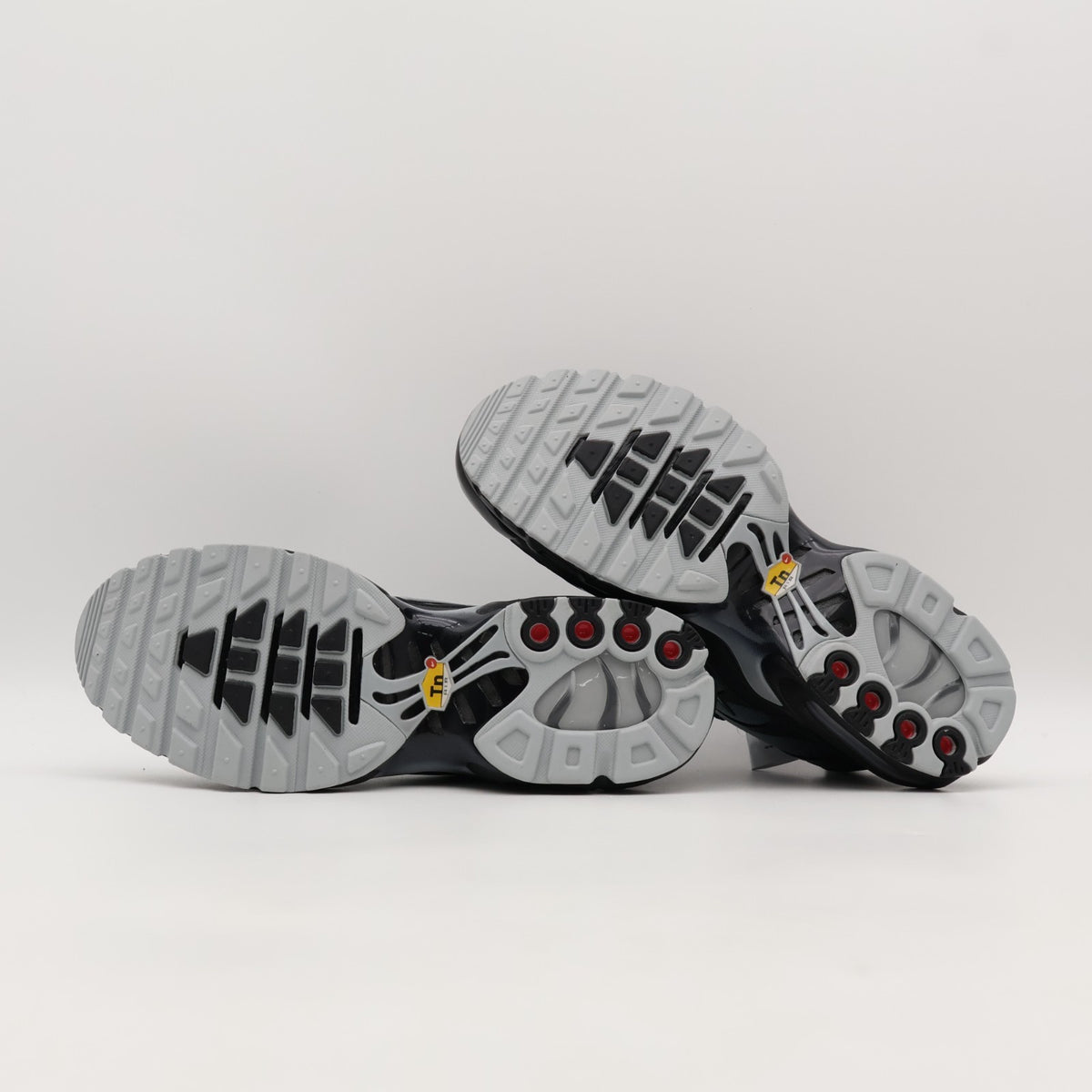 IO0657-001 Nike Air Max Plus Black Wolf Grey (Women's)