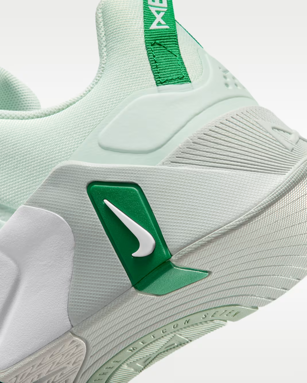 II7406-301 Nike Free Metcon 7 Barely Green Malachite (Women's)