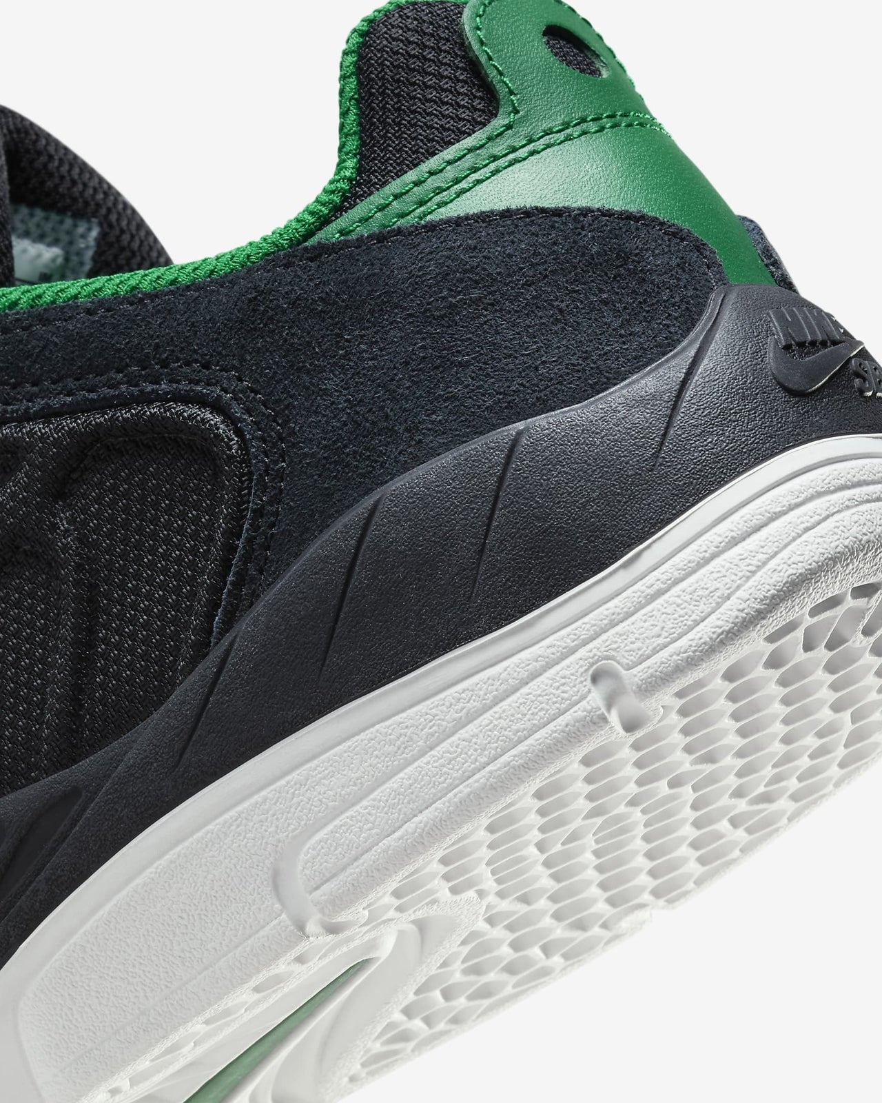 FD4691-003 Nike SB Vertebrae Black Summit White Malachite (Men's)