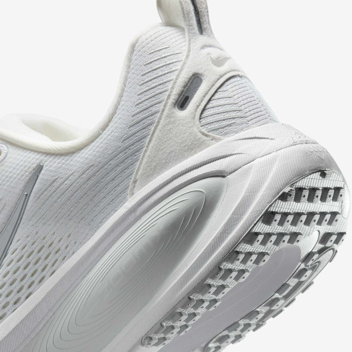 HM6804-104 Nike Vomero 8  White Photon Dust Summit White  Metallic Silve(Women's