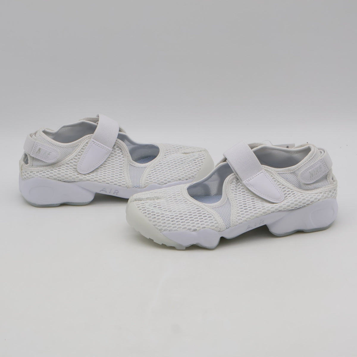 848386-100 Nike Air Rift Breathe "Pure Platinum" (Women's)