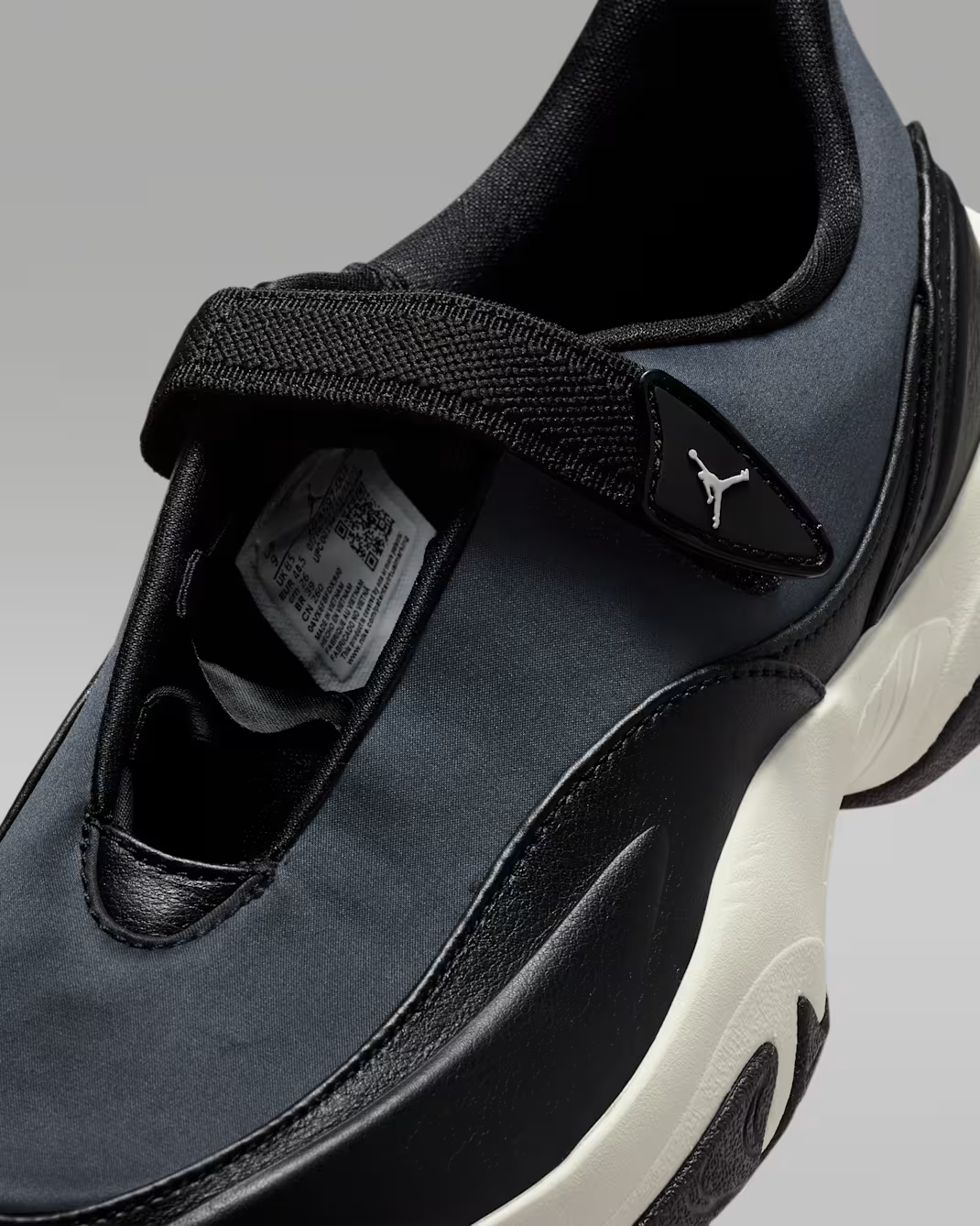IB8597-001 Nike Jordan Pointe Black Sail (Women's)