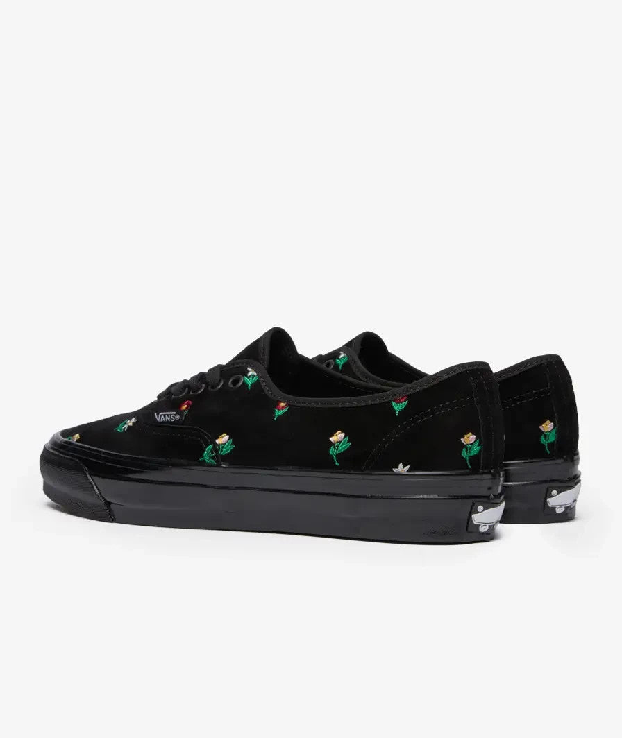 VN00117RBLK OTW by Vans Authentic 44 "Black" (Men's)
