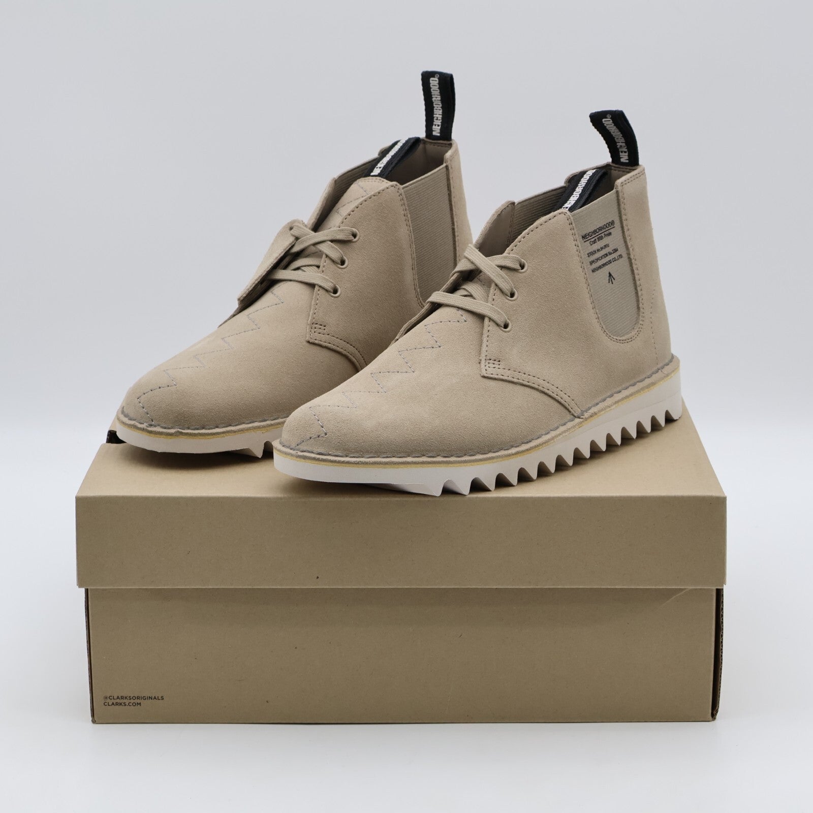 26179531 NEIGHBORHOOD Clarks Desert Boot Beige (Men's)