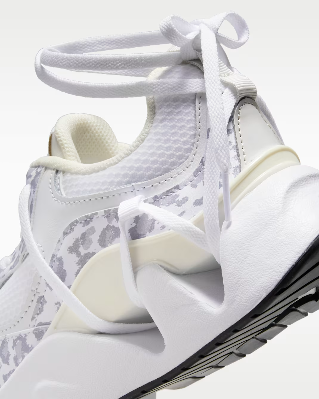 DO2797-100 Nike RYZ 365 2 "White/Archaeo Brown" (Women's)