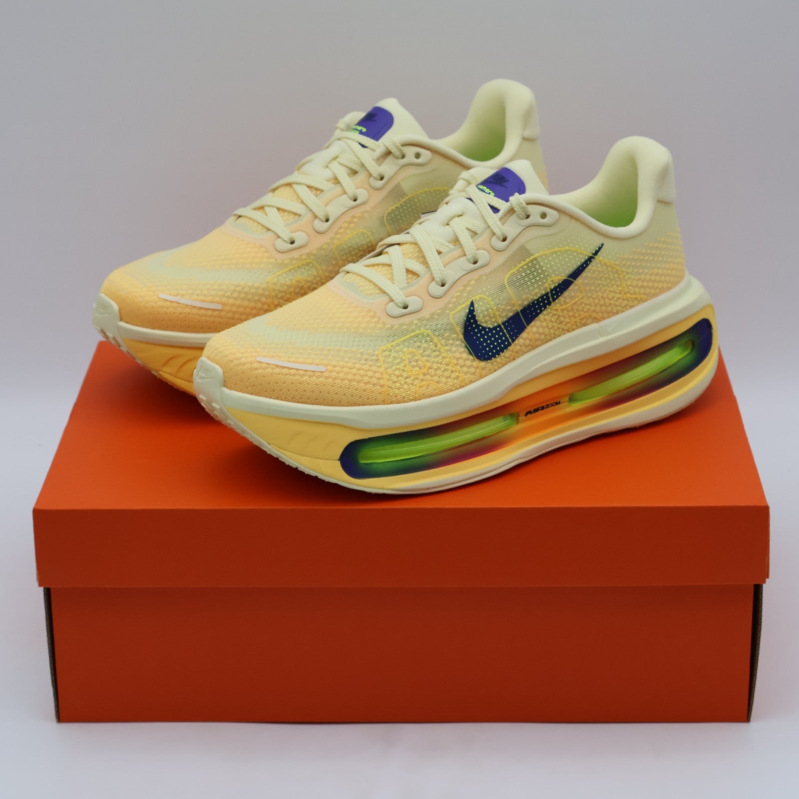 HQ2050-701 Nike Vomero Premium Alabaster (Men's)