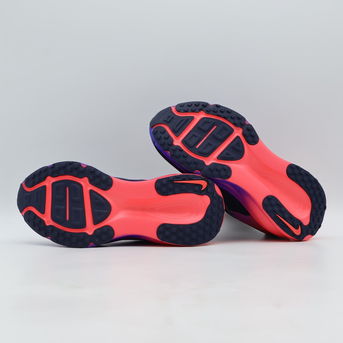 IR0784-451 Nike Vomero 18 Obsidian Purple Dynasty Flash Crimson (Women's)