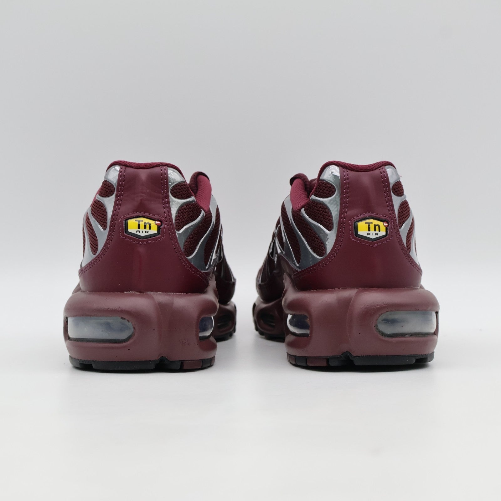 HJ9743-600 Nike Air Max Plus SE Night Maroon Dark Team Red Metallic (Women's)