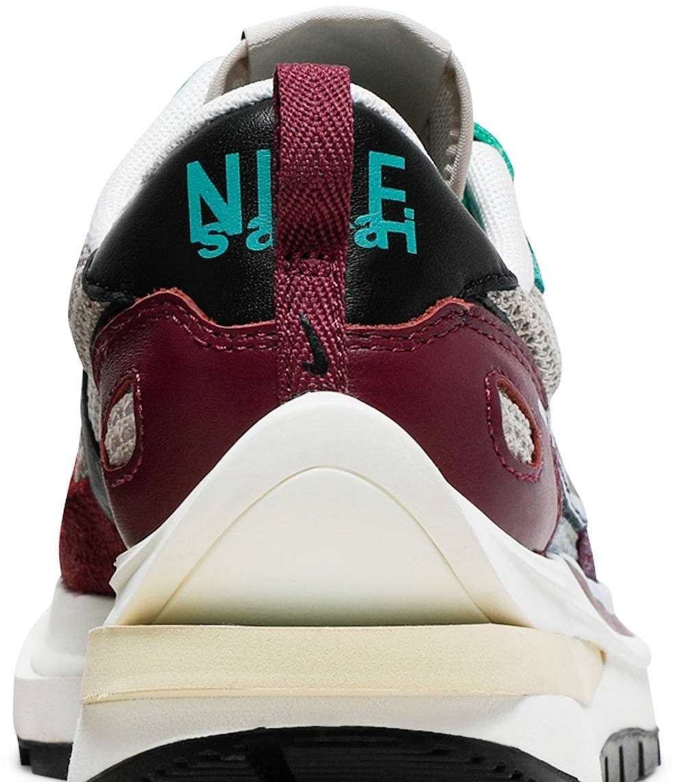 DD3035-200 sacai Ã Nike Vapor Waffle "String/Red/Green" (Men's)