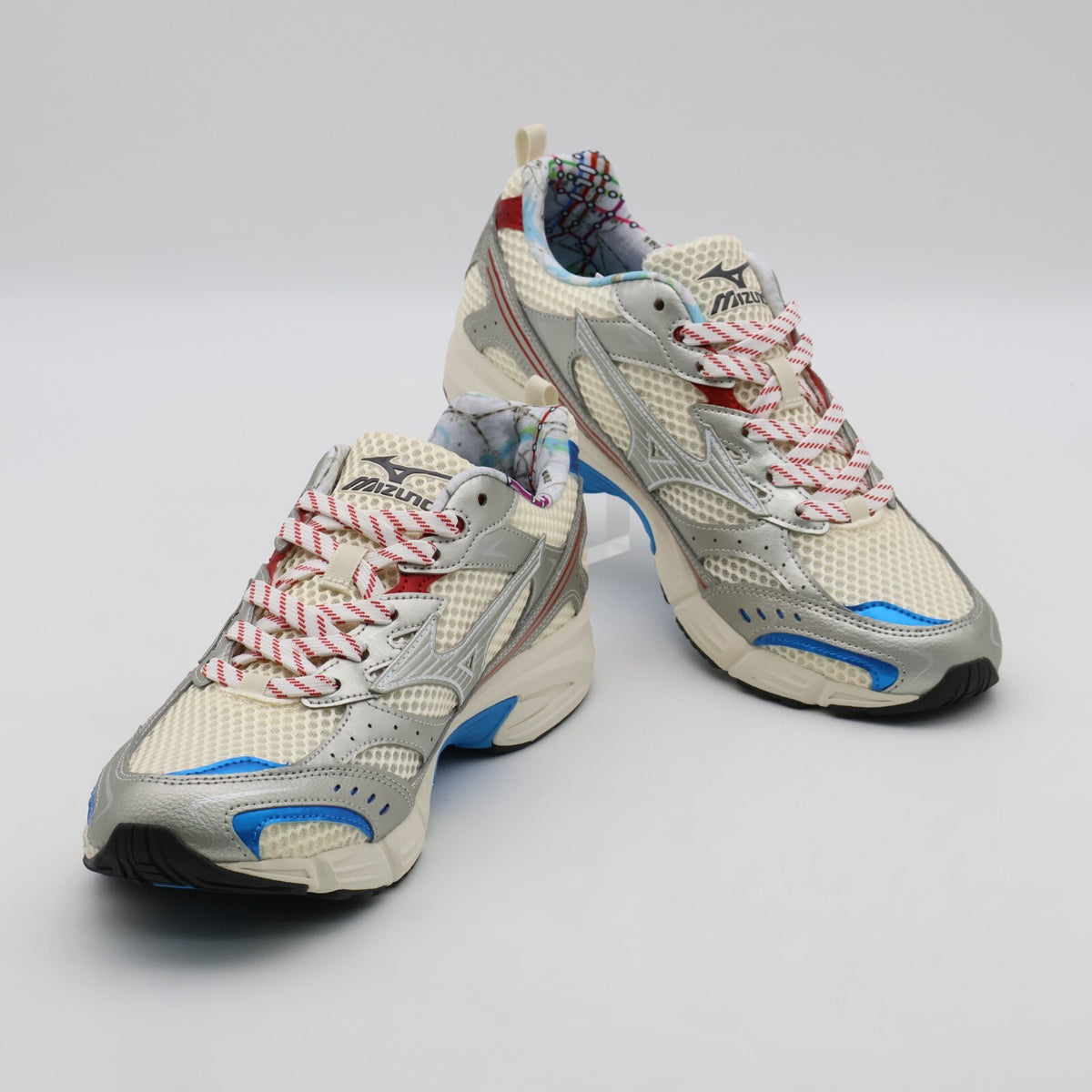 D1GA250801 Mizuno MXR Osaka Pack Off White Silver Red (Men's)